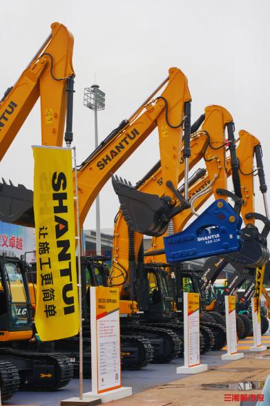 请问挖机是什么东西啊